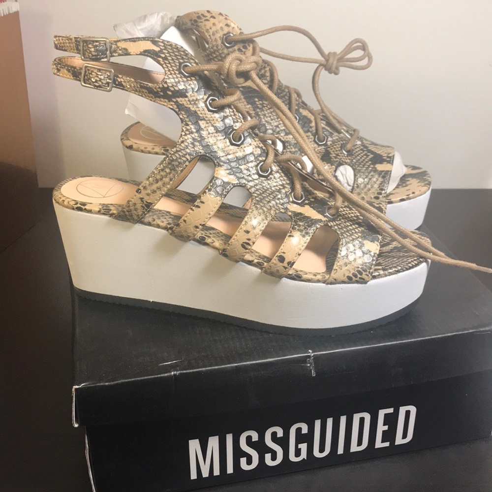 Snake print platform shoes